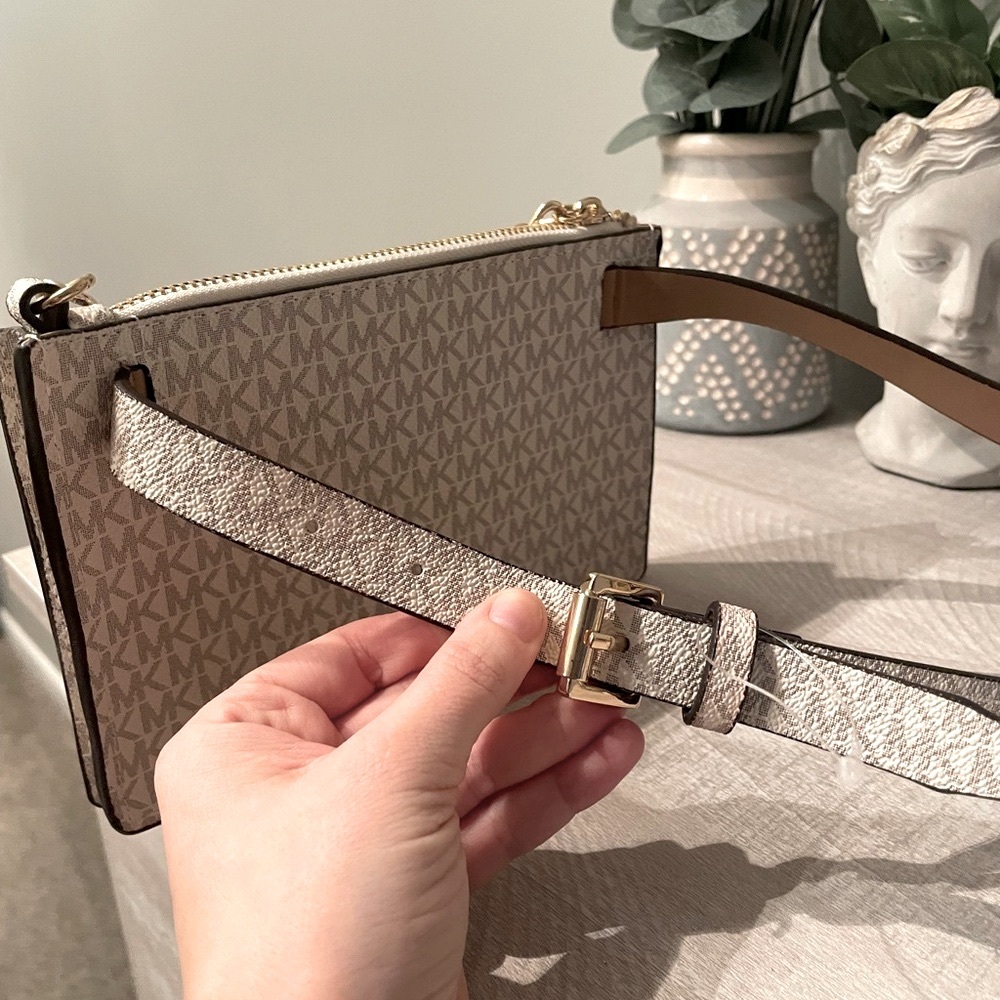 Michael Kors NWT Belt Bag Fanny Pack - White with Gold Hardware - Picture 7 of 9